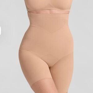 Honeylove SuperPower Short Sand